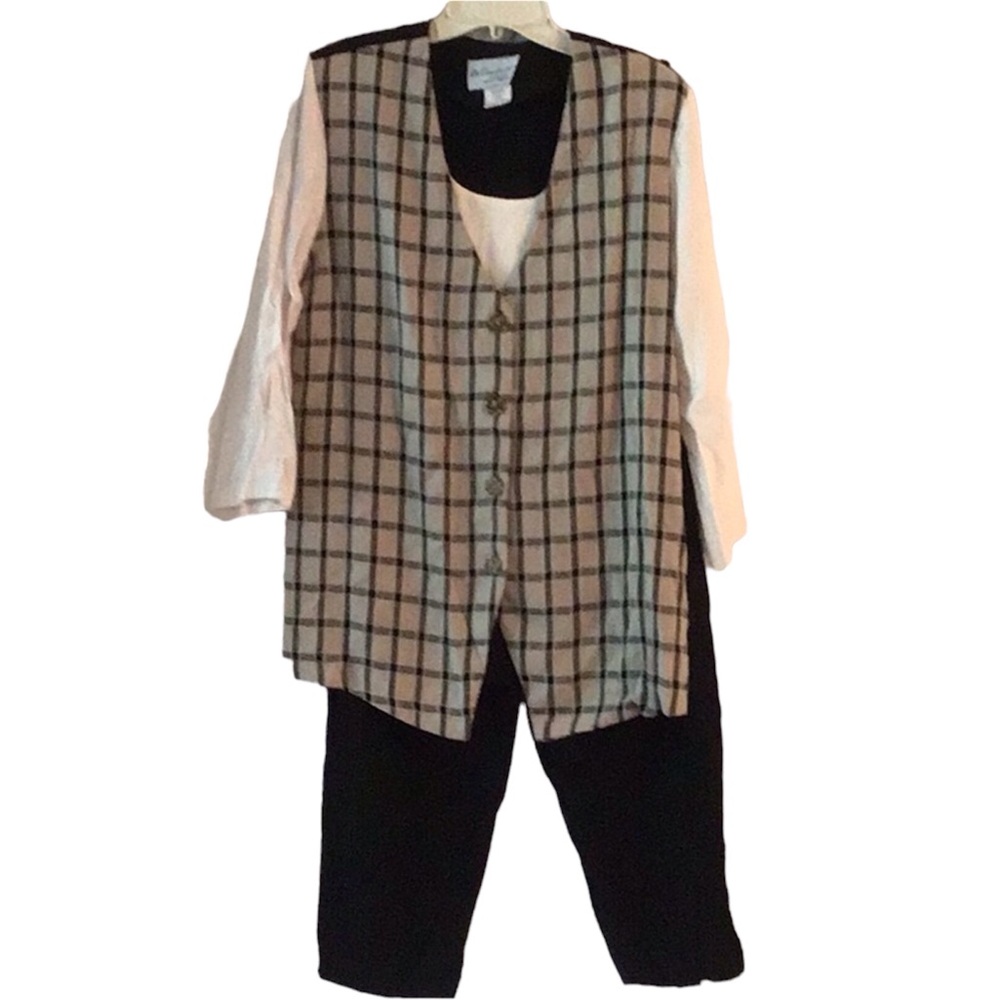 Women’s Pants Set. Size 12P. Navy pants tan & navy top w/ shoulder pads.